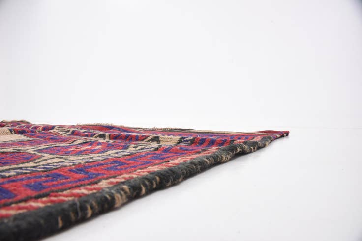 Detail image of 6' 5 x 9' 5 Hand Woven Sumak Wool Rug