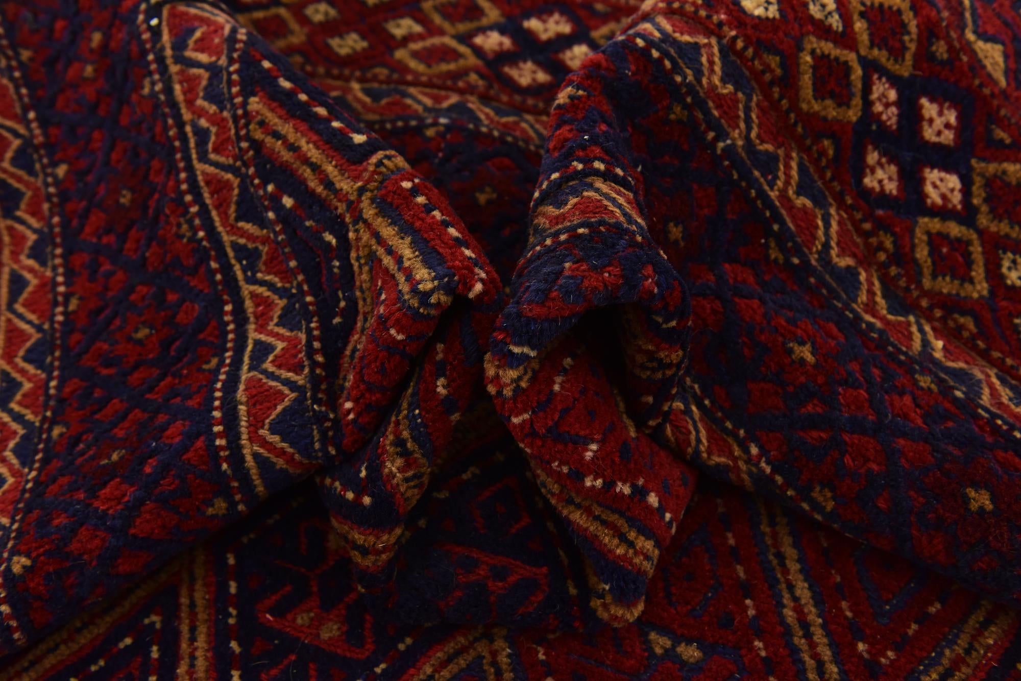 4' 10 x 6' 5 Hand Knotted Sumak Wool Rug