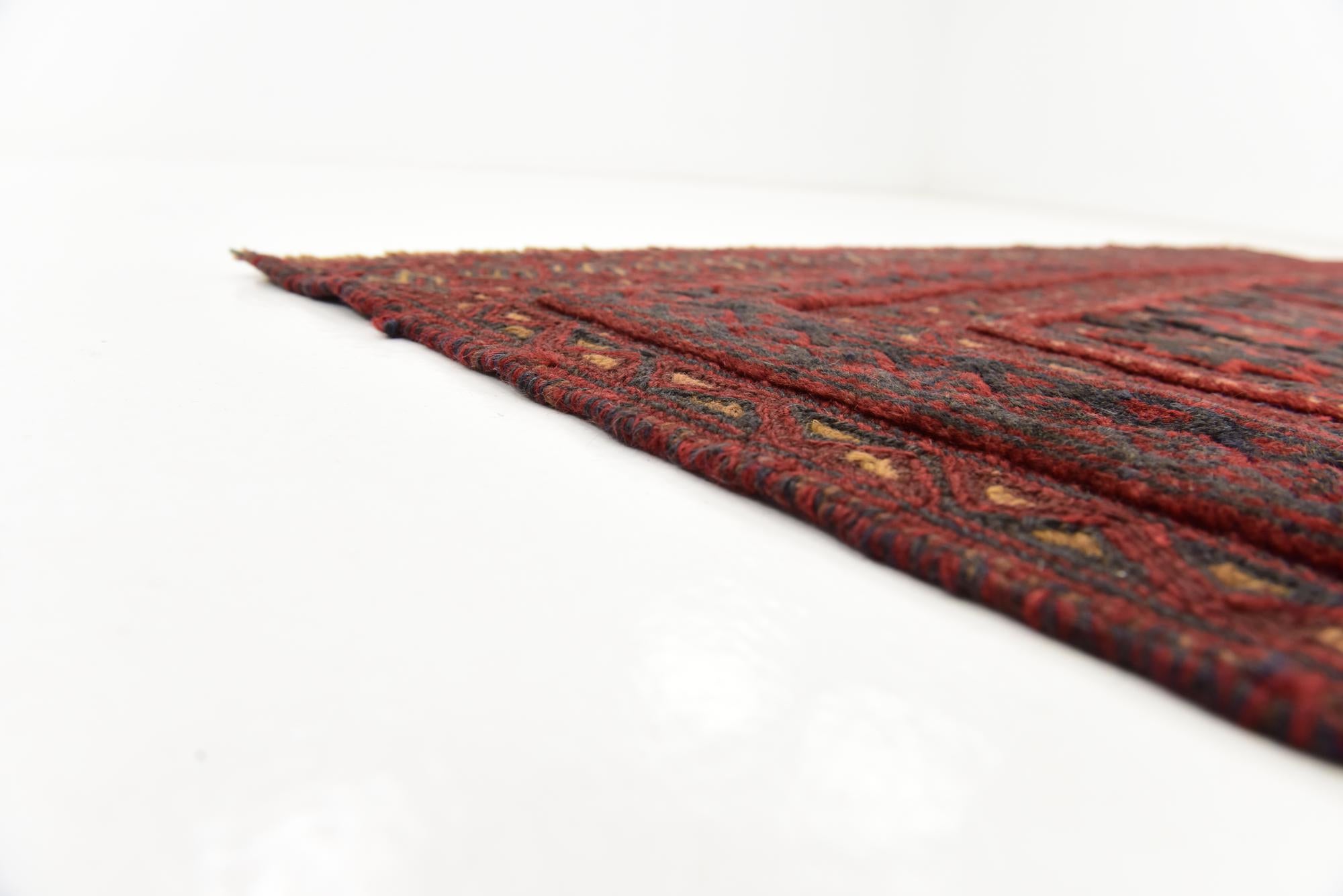 4' 10 x 6' 4 Hand Knotted Sumak Wool Rug
