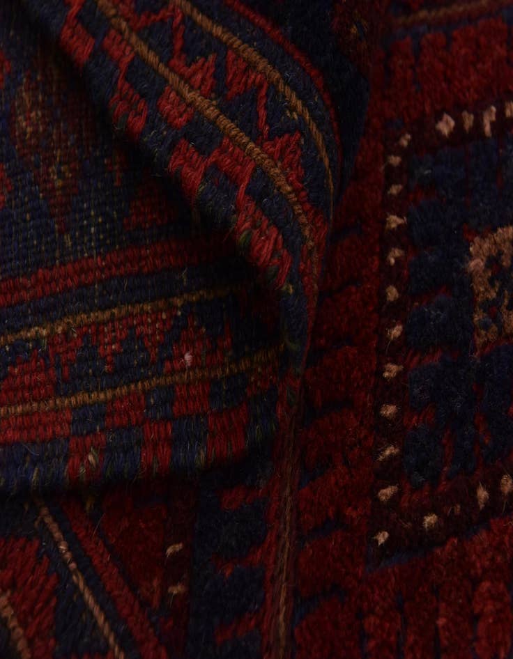 Detail image of 4' 10 x 6' 5 Hand Knotted Sumak Wool Rug