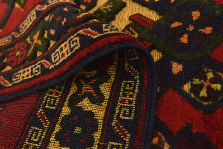 2' 10 x 4' 6 Hand Knotted Sumak Wool Rug