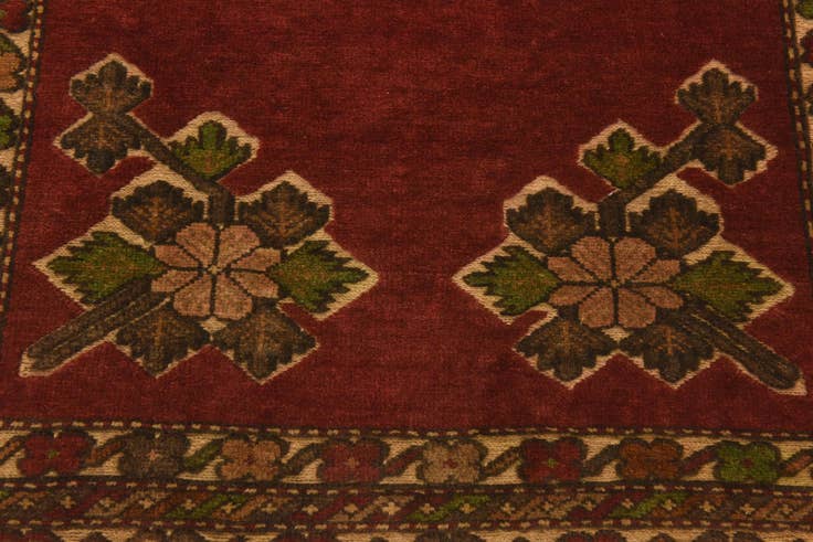 Detail image of 4' 2 x 6' 3 Hand Knotted Sumak Wool Rug