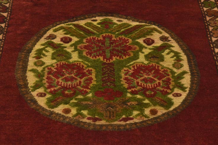 Detail image of 4' 2 x 6' 3 Hand Knotted Sumak Wool Rug