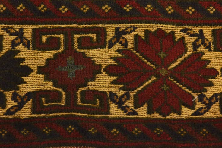 Detail image of 4' 2 x 6' 2 Hand Knotted Sumak Wool Rug