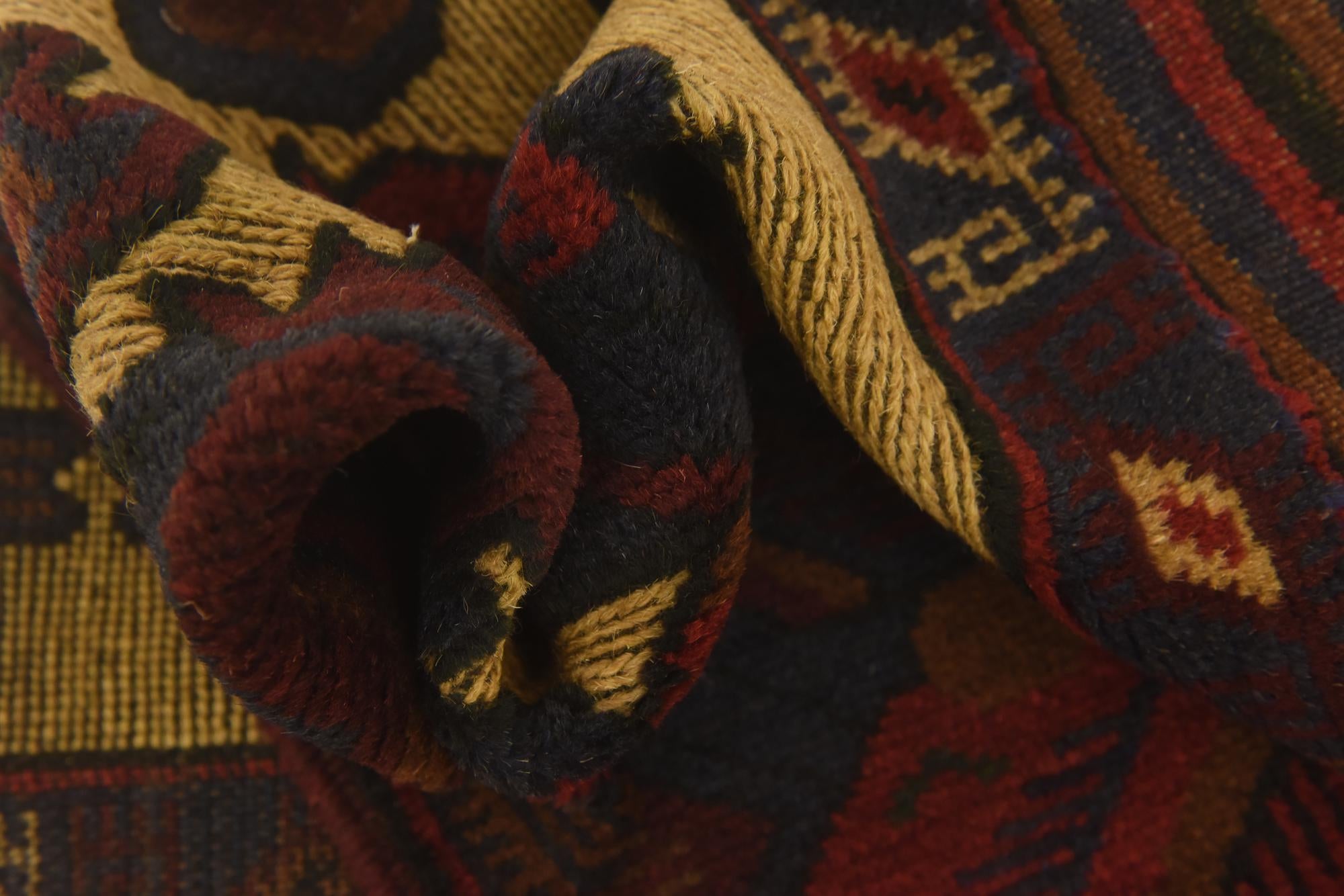 2' 10 x 4' 10 Hand Knotted Sumak Wool Rug