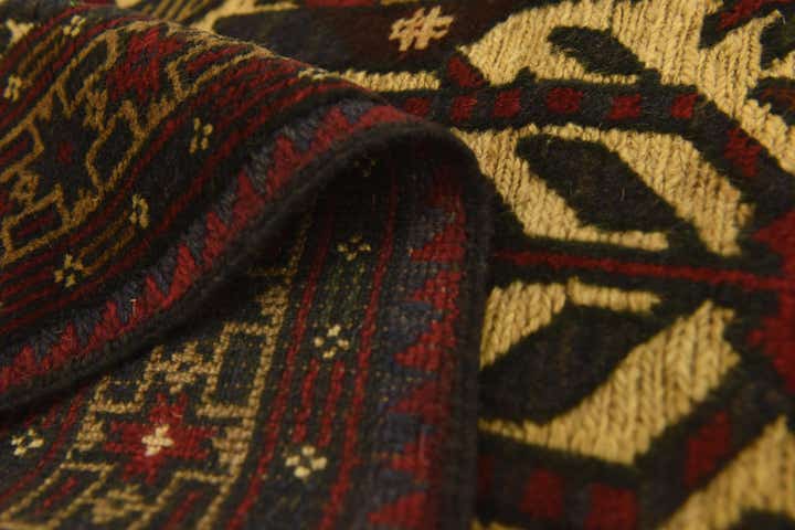 2' 10 x 4' 10 Hand Knotted Sumak Wool Rug