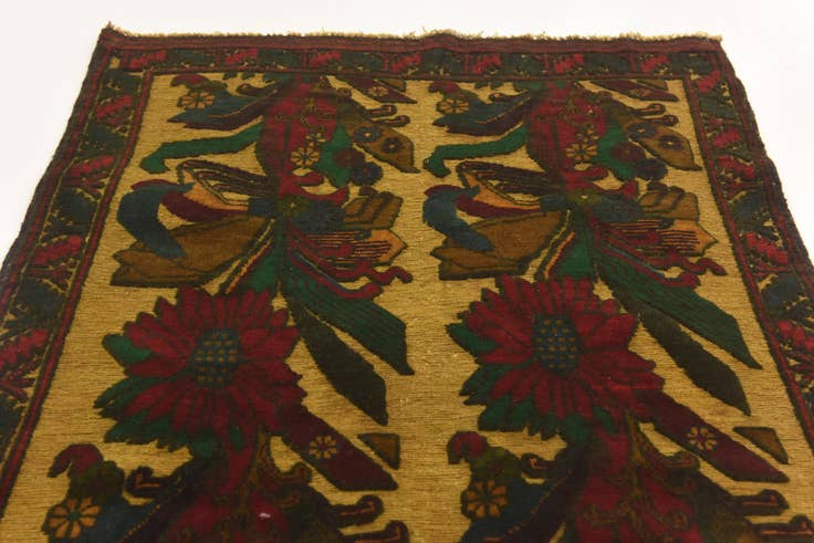 Detail image of 3' x 4' 10 Hand Knotted Sumak Wool Rug