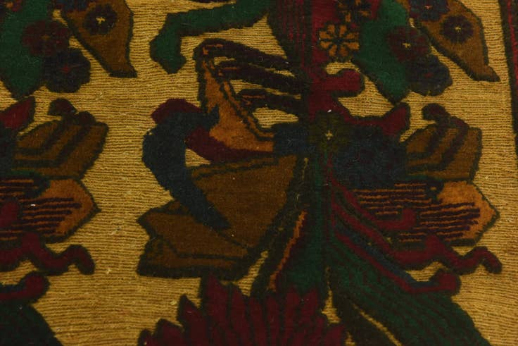 Detail image of 3' x 4' 10 Hand Knotted Sumak Wool Rug