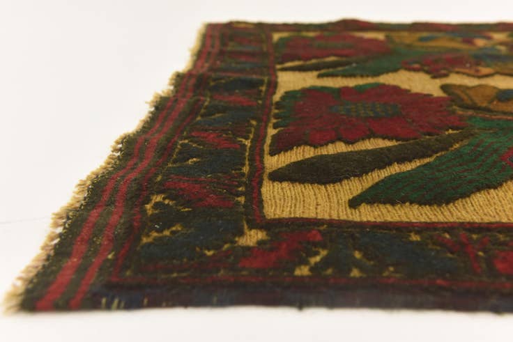Detail image of 3' x 4' 10 Hand Knotted Sumak Wool Rug