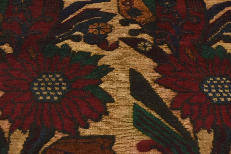 Detail image of 3' x 4' 8 Hand Knotted Sumak Wool Rug