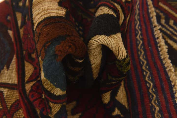 2' 10 x 4' 5 Hand Knotted Sumak Wool Rug