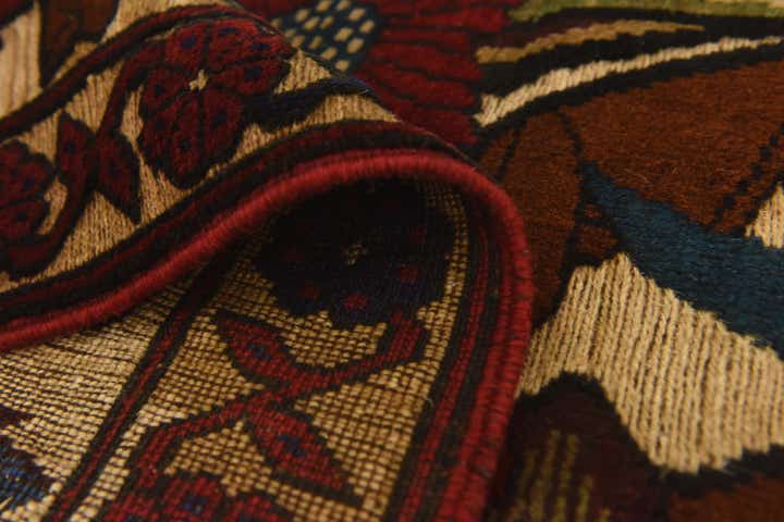2' 10 x 4' 5 Hand Knotted Sumak Wool Rug