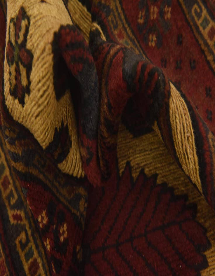 Detail image of 3' x 4' 4 Hand Knotted Sumak Wool Rug