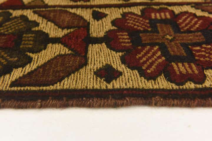 2' 9 x 4' 8 Hand Knotted Sumak Wool Rug