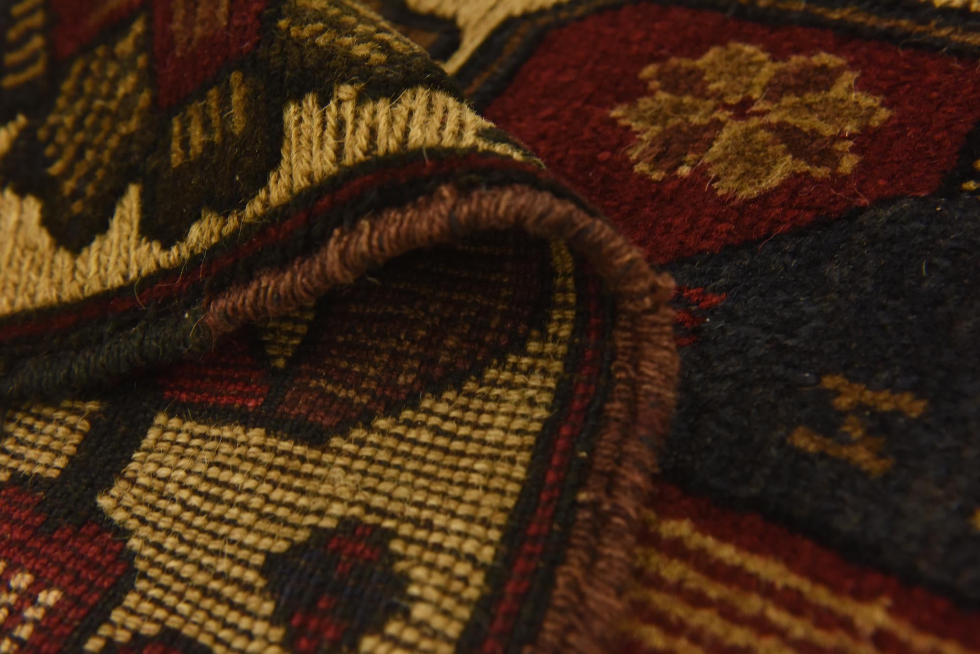 2' 9 x 4' 8 Hand Knotted Sumak Wool Rug