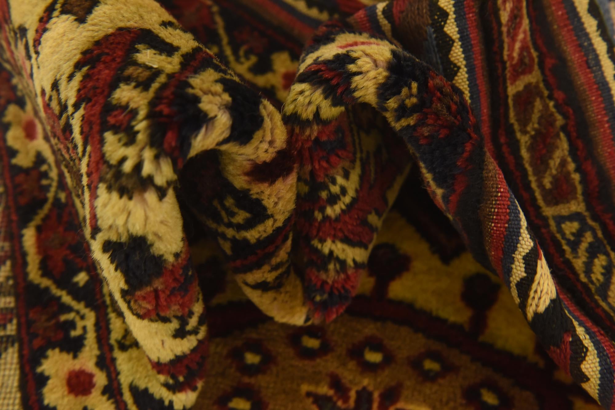 4' 3 x 6' Hand Knotted Sumak Wool Rug