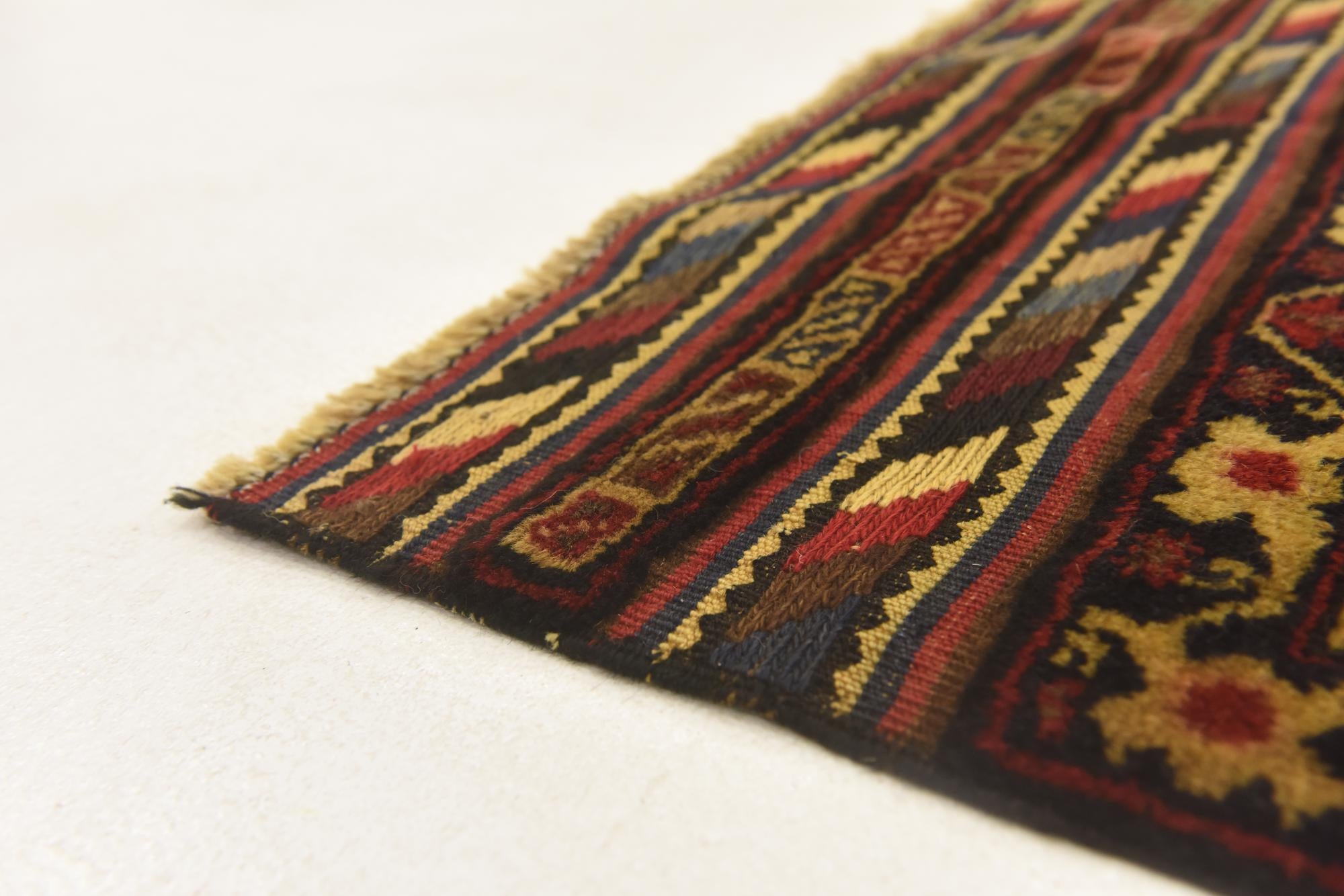 4' 3 x 6' Hand Knotted Sumak Wool Rug
