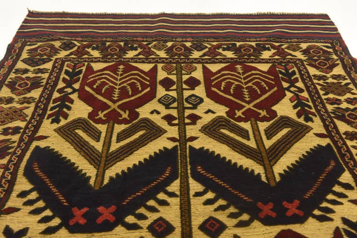 Detail image of 4' x 6' 4 Hand Knotted Sumak Wool Rug