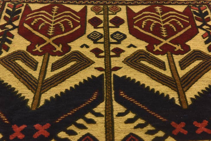 Detail image of 4' x 6' 4 Hand Knotted Sumak Wool Rug