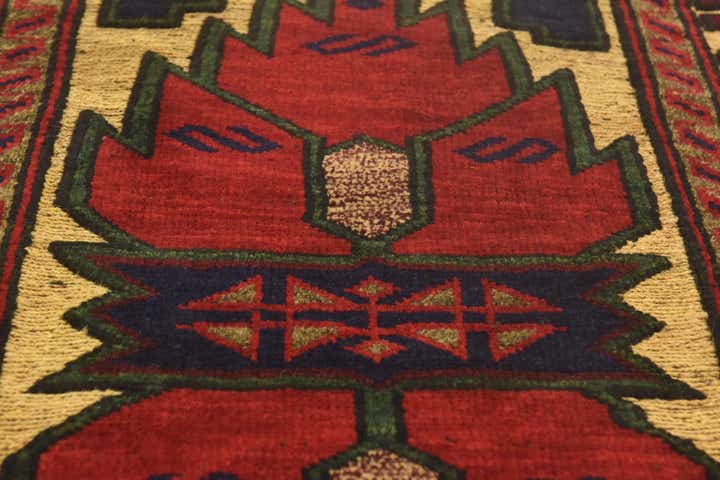 2' 9 x 4' 10 Hand Knotted Sumak Wool Rug