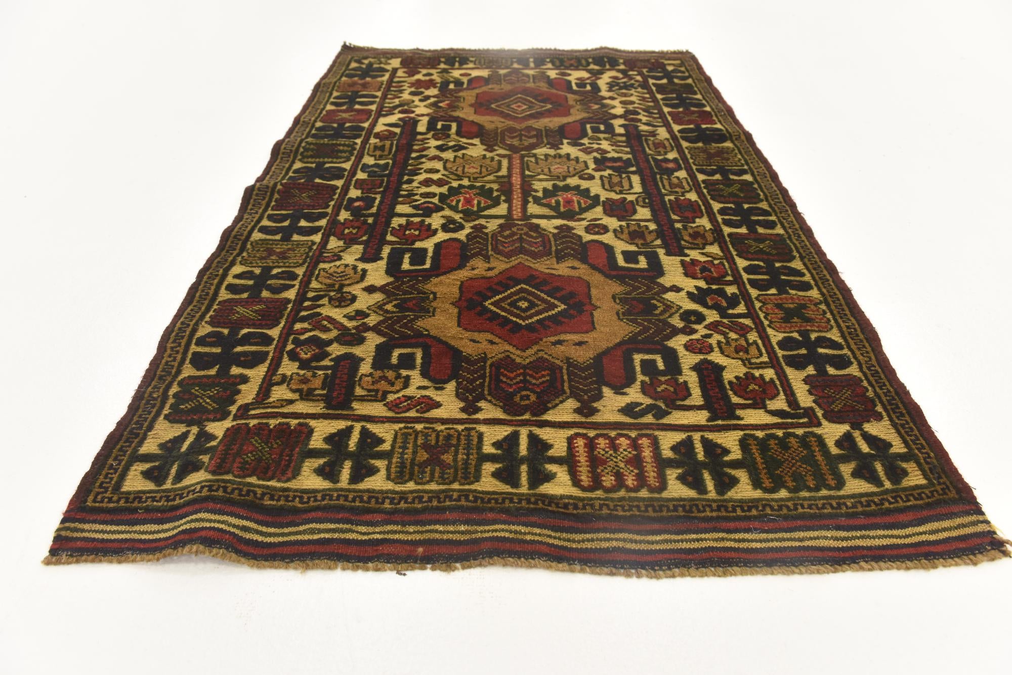2' 10 x 4' 7 Hand Knotted Sumak Wool Rug