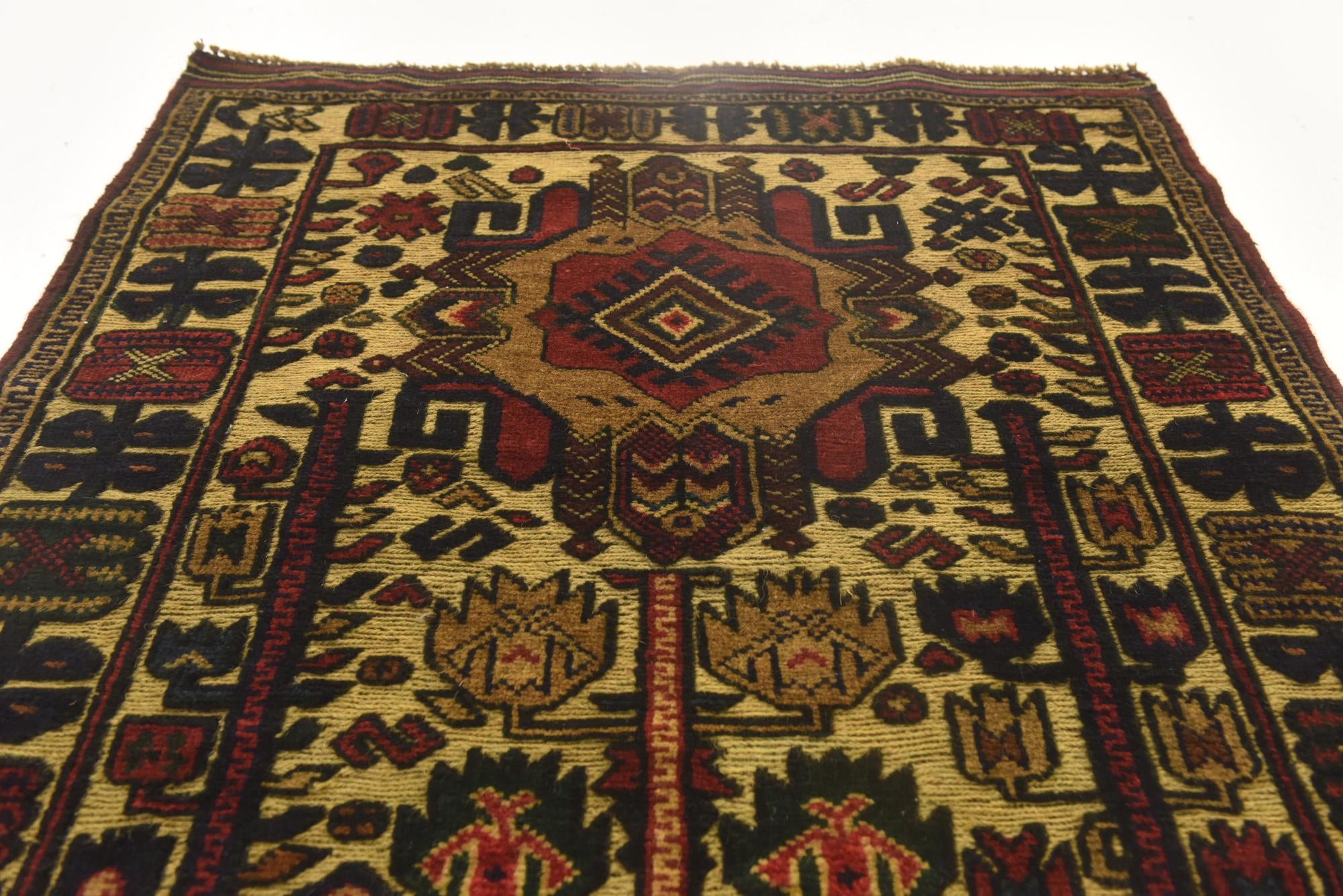 2' 10 x 4' 7 Hand Knotted Sumak Wool Rug