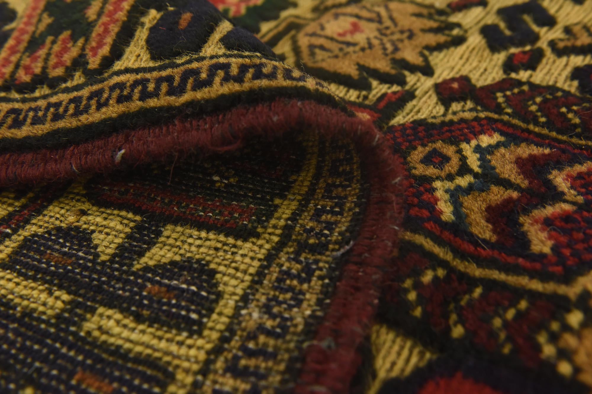 2' 10 x 4' 7 Hand Knotted Sumak Wool Rug