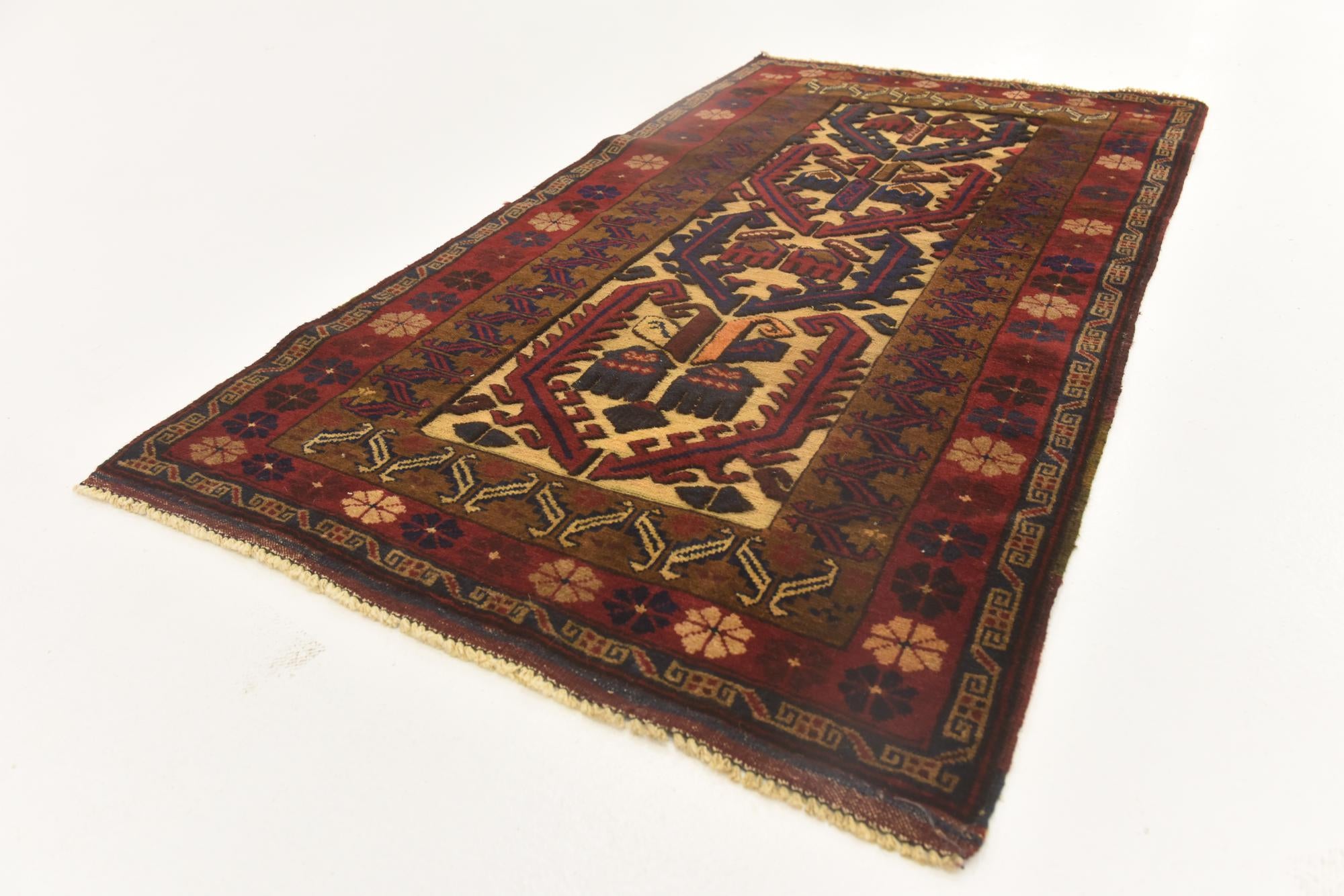 2' 8 x 4' 8 Hand Knotted Sumak Wool Rug