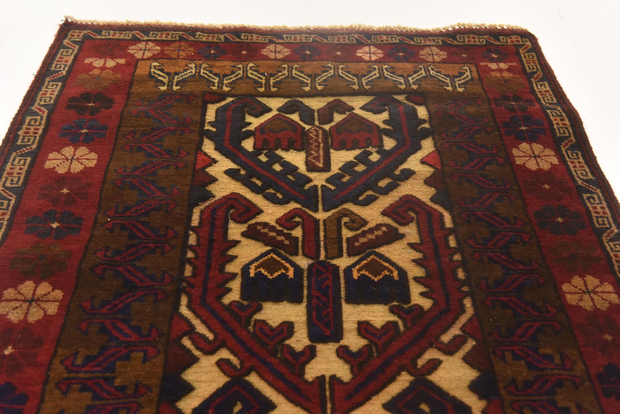 2' 8 x 4' 8 Hand Knotted Sumak Wool Rug