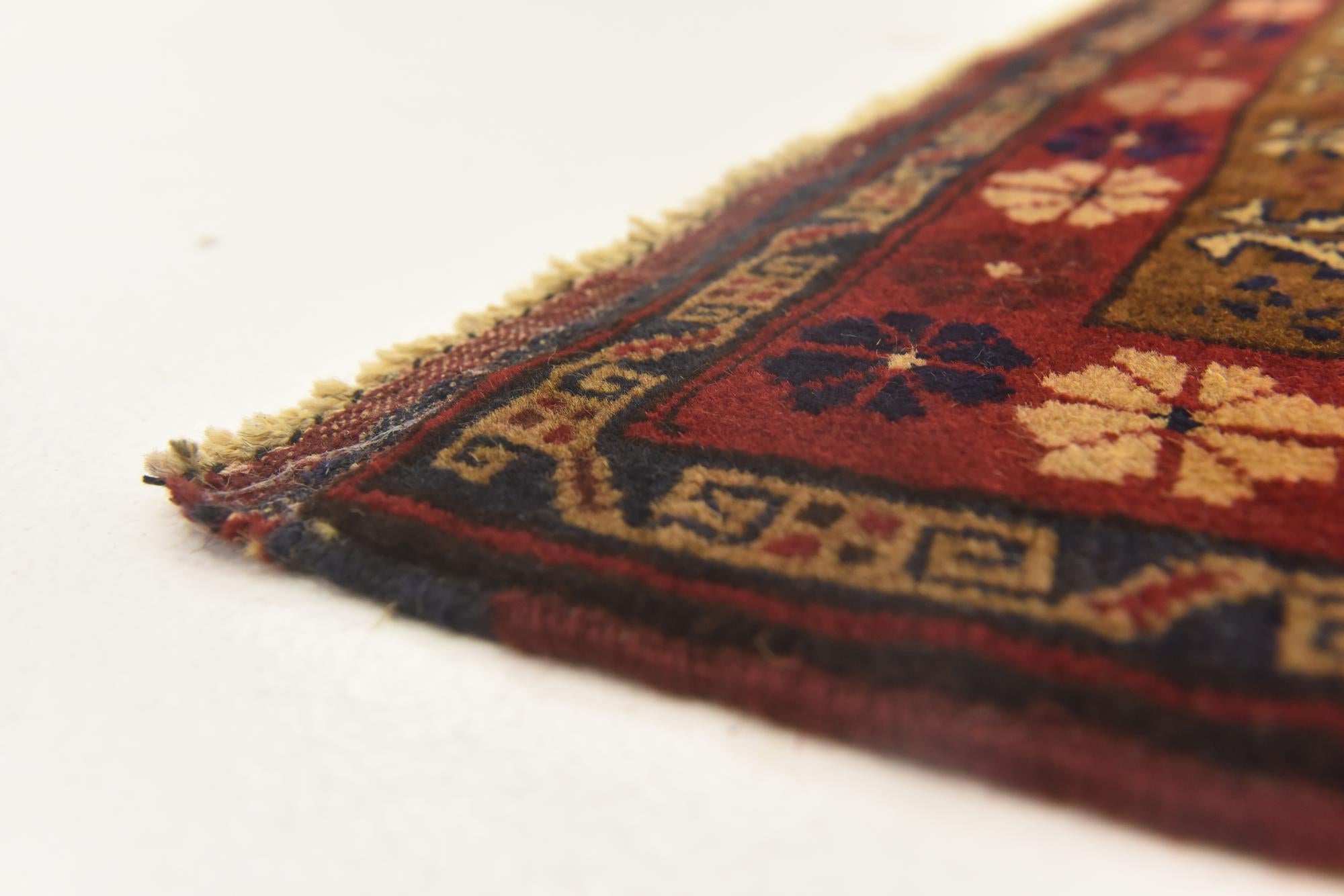 2' 8 x 4' 8 Hand Knotted Sumak Wool Rug