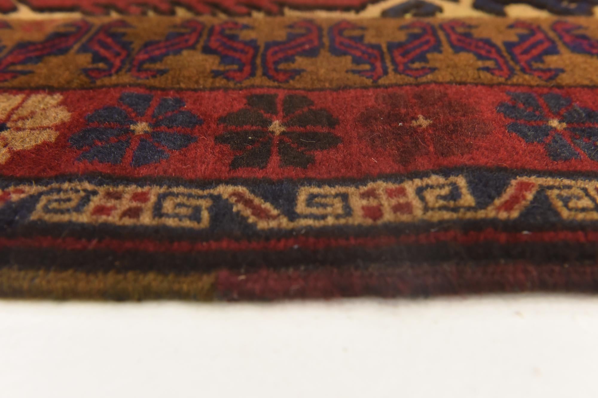 2' 8 x 4' 8 Hand Knotted Sumak Wool Rug