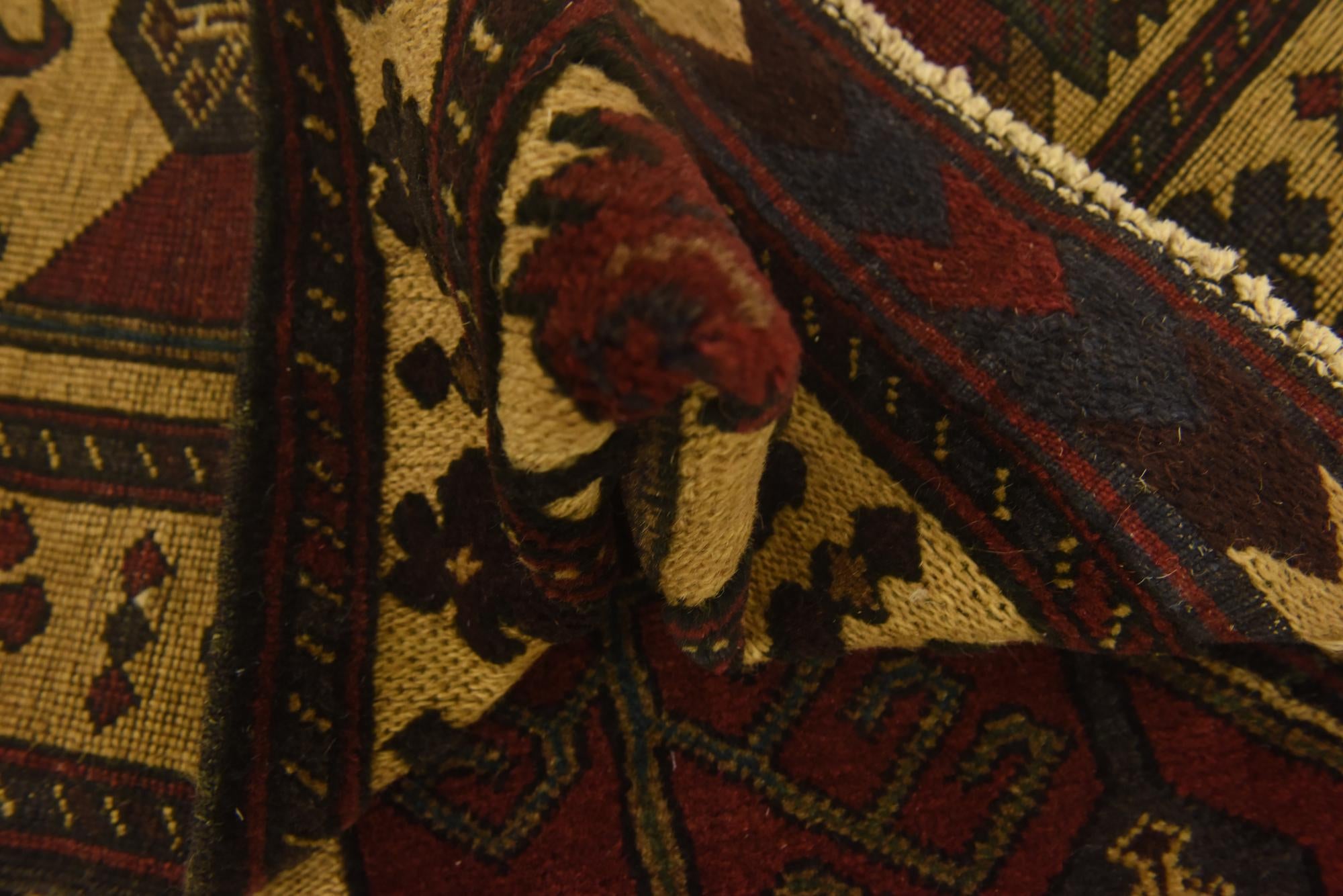 2' 10 x 4' 8 Hand Knotted Sumak Wool Rug