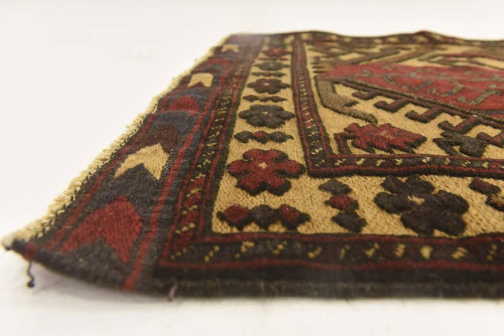 Detail image of 2' 10 x 4' 8 Hand Knotted Sumak Wool Rug
