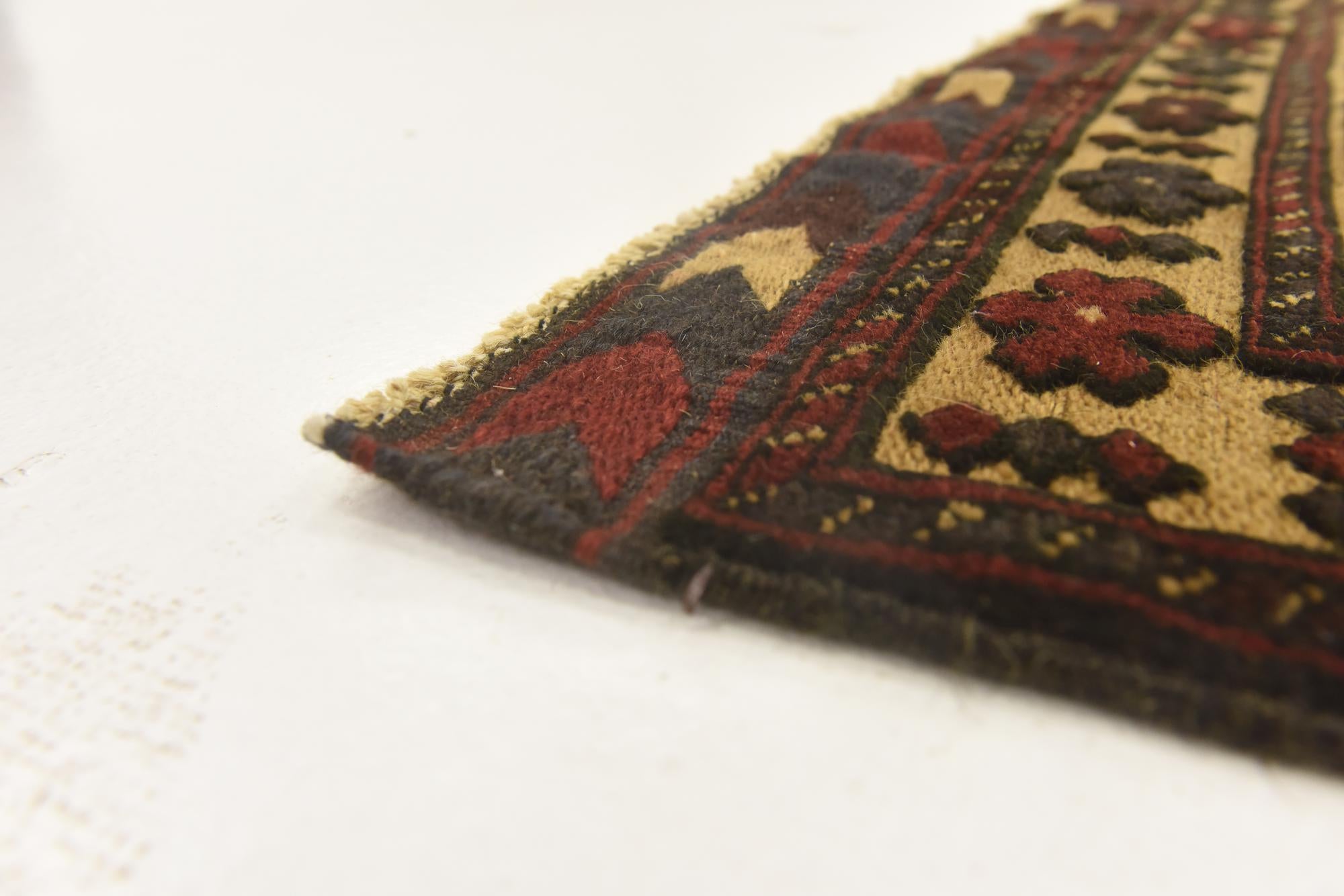 2' 10 x 4' 8 Hand Knotted Sumak Wool Rug
