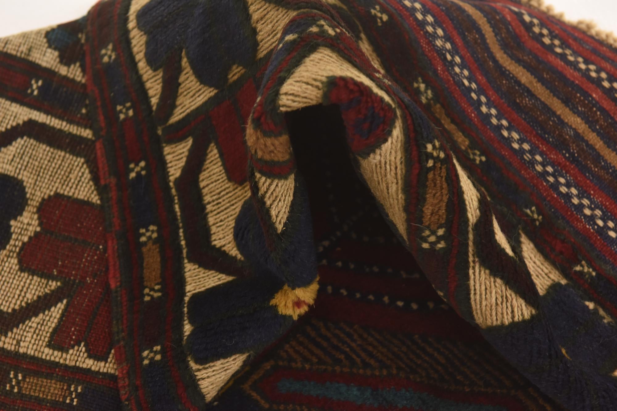 3' 11 x 5' 9 Hand Knotted Sumak Wool Rug