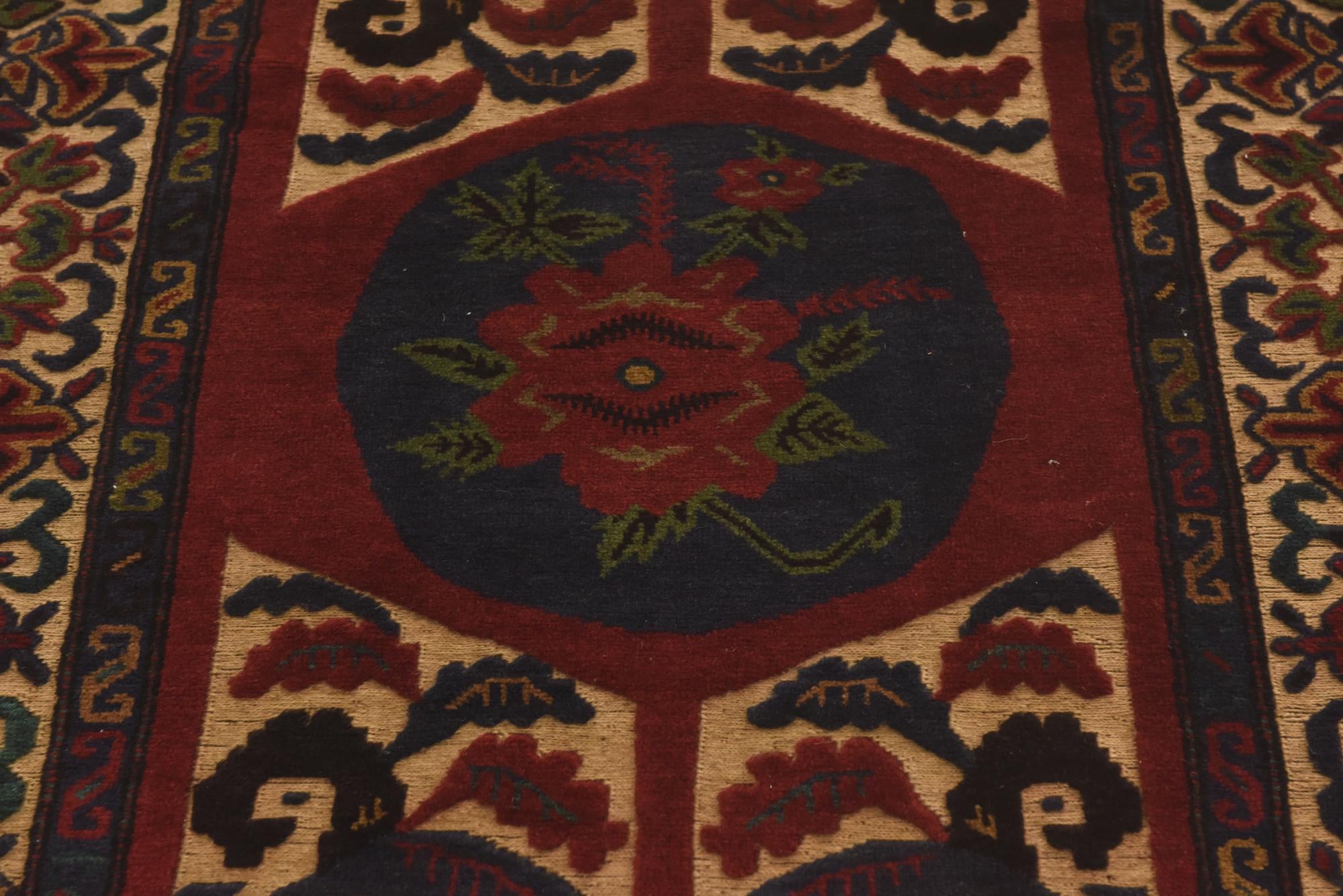 4' x 6' 2 Hand Knotted Sumak Wool Rug