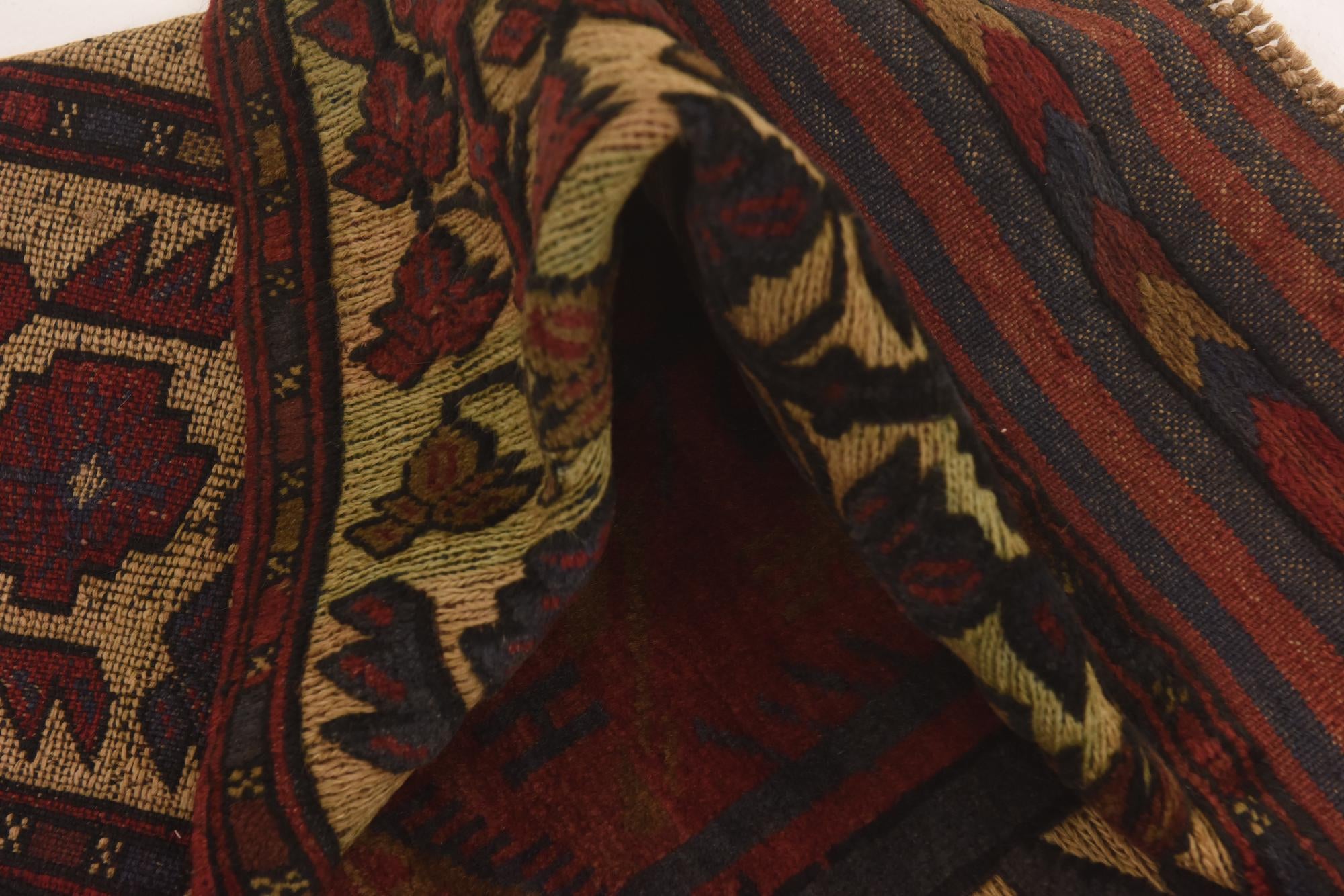 3' 11 x 6' 8 Hand Knotted Sumak Wool Rug