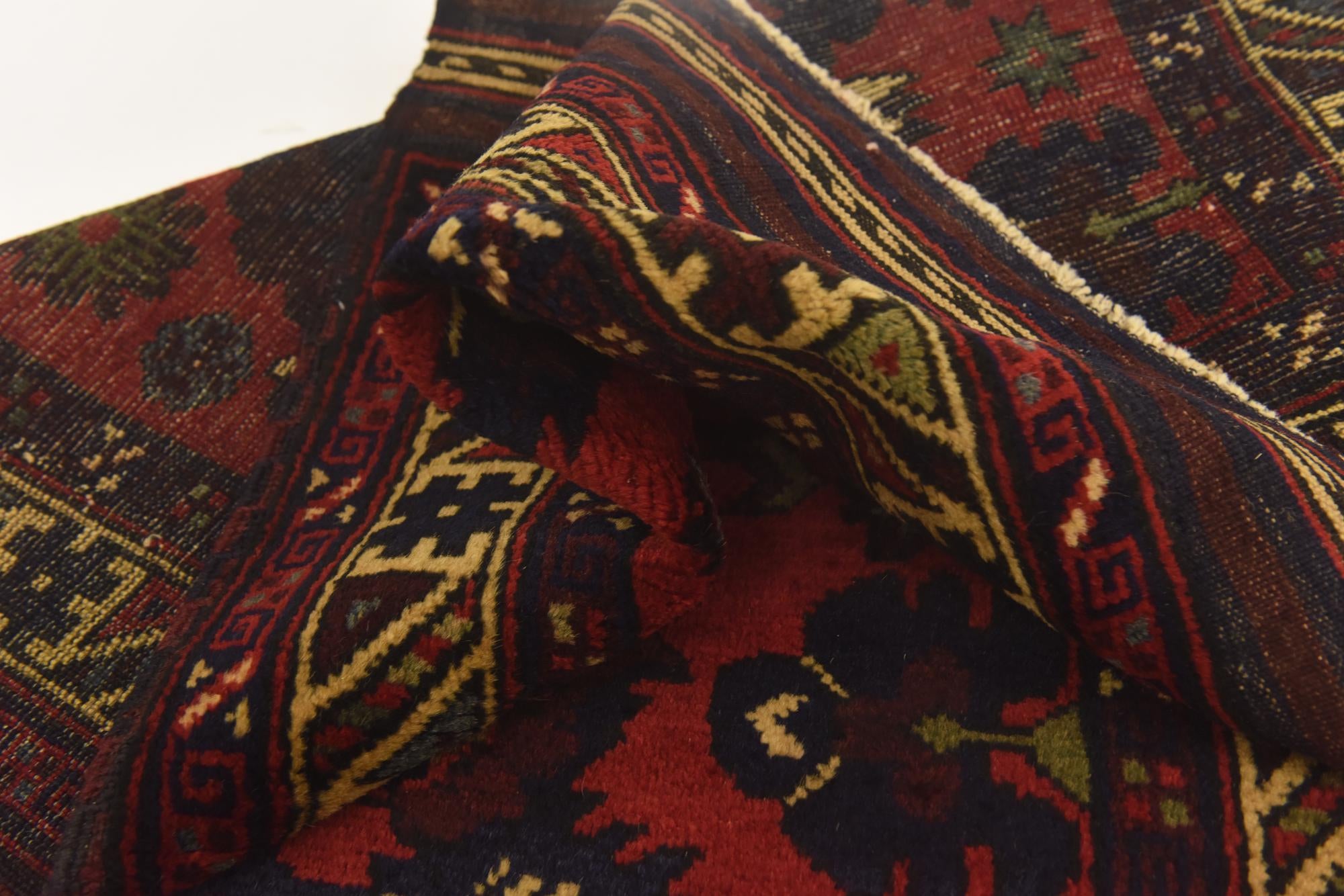 2' 9 x 4' 6 Hand Knotted Sumak Wool Rug