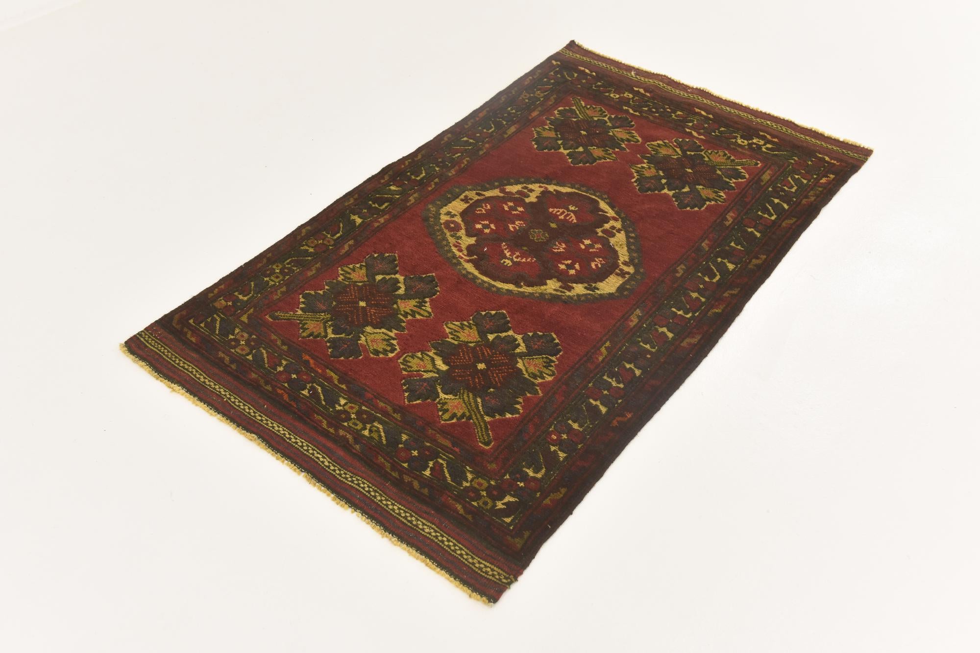 2' 10 x 5' Hand Knotted Sumak Wool Rug