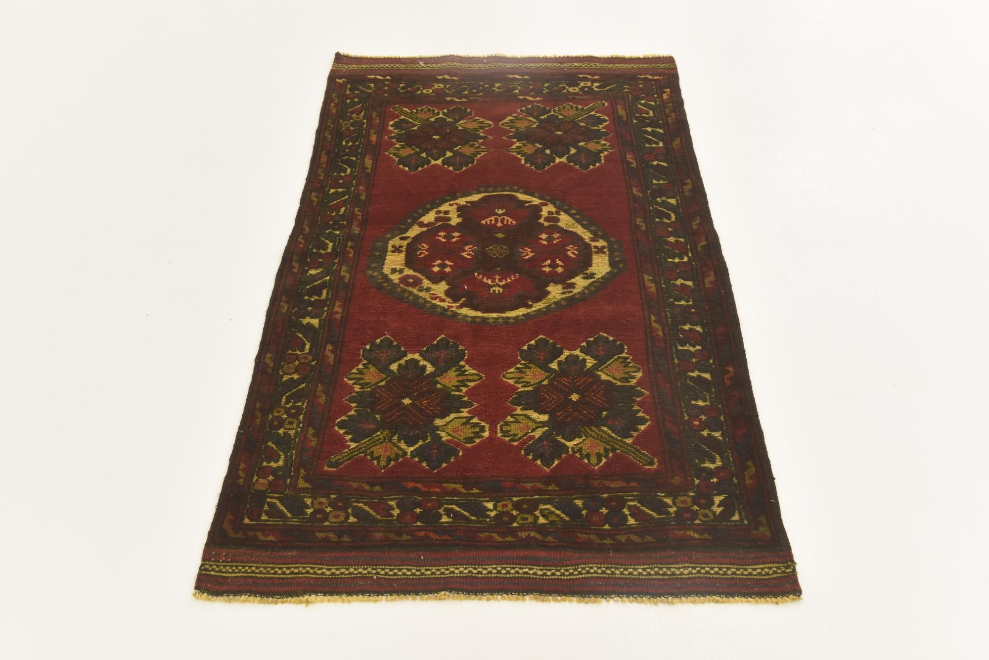2' 10 x 5' Hand Knotted Sumak Wool Rug
