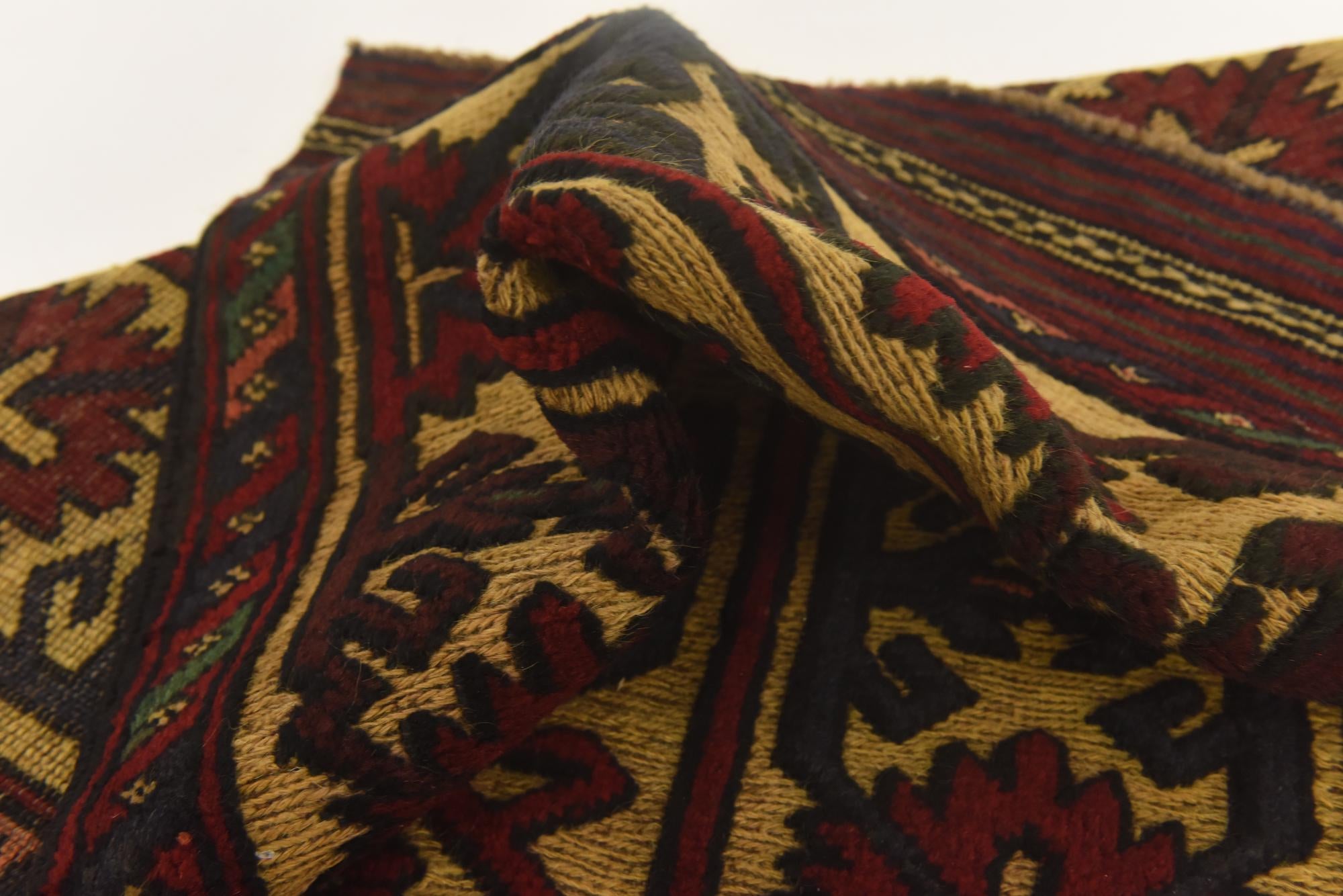 2' 8 x 4' 6 Hand Knotted Sumak Wool Rug