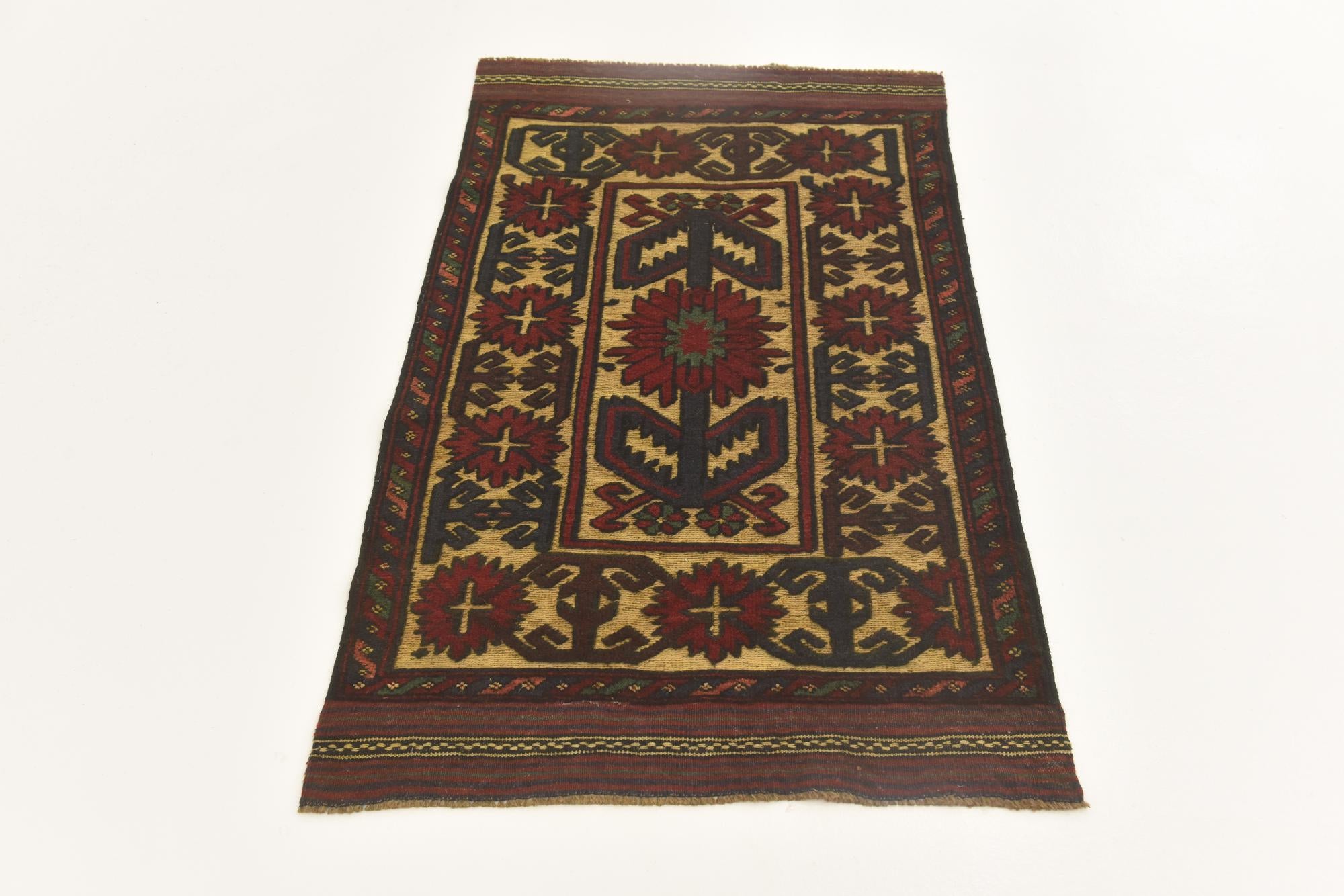 2' 8 x 4' 6 Hand Knotted Sumak Wool Rug