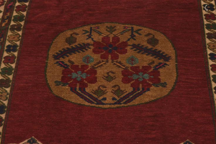 Detail image of 4' 4 x 5' 10 Hand Knotted Sumak Wool Rug