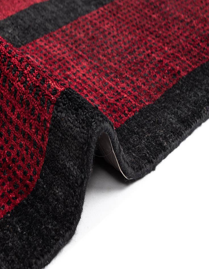 Detail image of 6' 8 x 10' 1 Tabiibaft Wool Rug