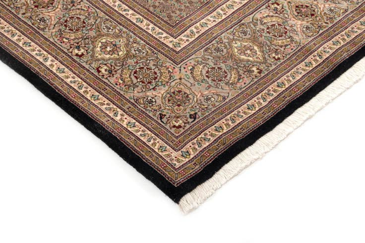 Detail image of 6' 9 x 8' 7 Tabriz Mahi Rug