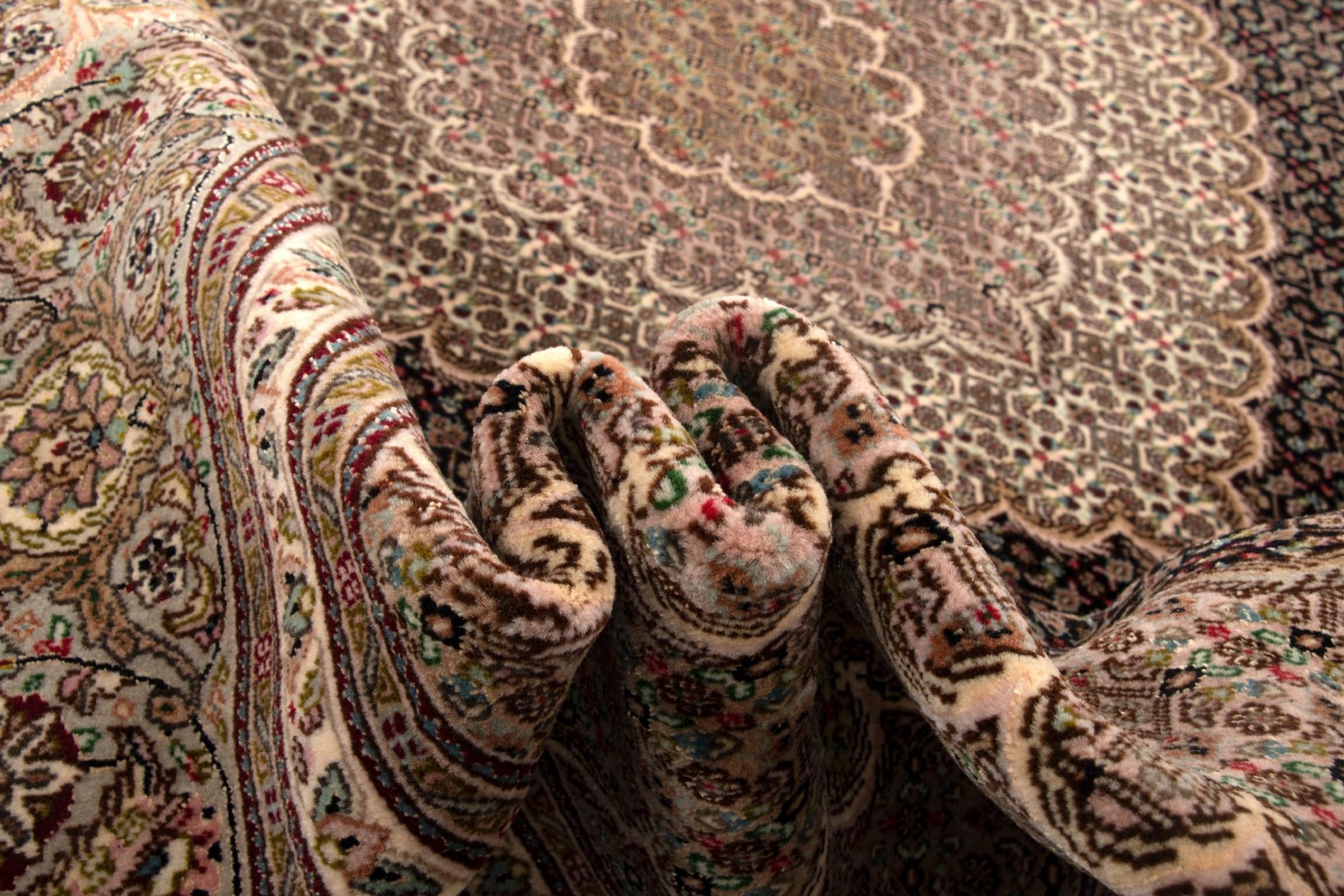 6' 9 x 8' 7 Tabriz Mahi Rug