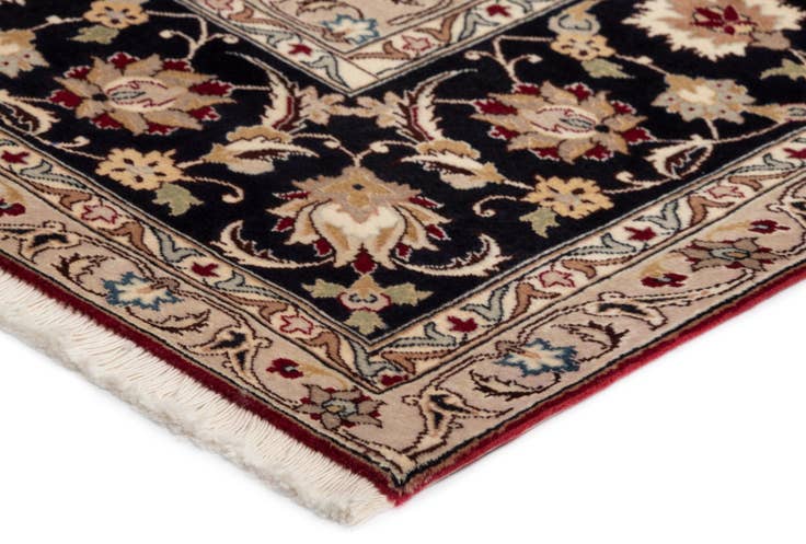Detail image of 6' 9 x 10' 3 Tabriz Rug