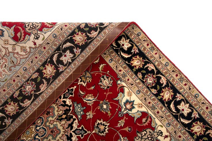 Detail image of 5' x 6' 10 Tabriz Rug