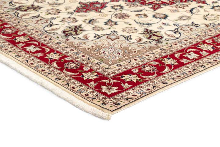 5' 1 x 6' 10 Tabriz Rug