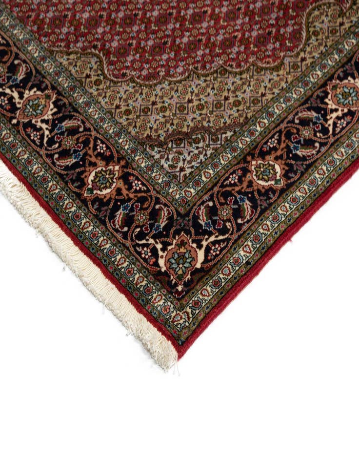 Detail image of 4' 10 x 6' 7 Tabriz Rug